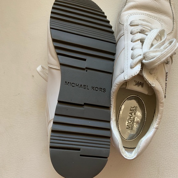 MICHAEL KORS Leather Sneakers Size 8 1/2. Metallic LOGO on the side. - Picture 8 of 13
